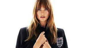 The bangs that are provided to the haircut are a bit. 20 Gorgeous Layered Hairstyles Haircuts In 2021 The Trend Spotter