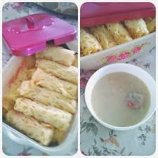 Kalau dah masak tak payah dibalik terus aje di angkat dan digulung. Resepi Roti Jala Dengan Kuah Durian Blog Mamy Syu