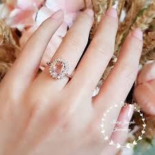 Princess eugenie of york's engagement ring is rarer than catherine, duchess of cambridge's (aka kate middleton) inherited blue sapphire ring from diana, princess of wales. Princess Eugenie S Engagement Ring Get The Look