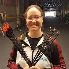 Recurve and compound archers shoot at a target 18 metres away. Abstimmen Fur Lisa Unruh Mahlsdorferin Kann Zu Berlins Bester Sportlerin Gewahlt Werden Alles