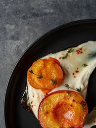 Rezept Gebackene Pfirsiche Und Aprikosen Mit Thymian Und Chili Ahornsirup Auf Zitronen Ricotta About Fuel Rezepte Lebensmittel Essen Einfache Gerichte