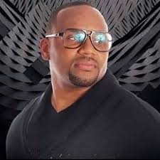 Should I go back to these glasses?!??! 🤷🏽‍♂️