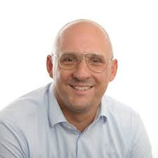 Evi van Saase op LinkedIn: 𝗔𝗳𝗴𝗲𝘀𝘁𝘂𝗱𝗲𝗲𝗿𝗱! 🎓✨Met trots deel ik  dat ik de Master…