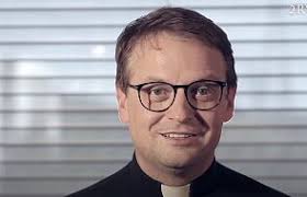 Na původní bronzové příčce zůstane rovněž maďar bence halász, ačkoliv jeho nejdelší hod měl být neplatný. Ks Miroslaw Tykfer Deon Pl
