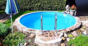 Ein Kleiner Feiner Swimmingpool Fur Einen Kleinen Zauberhaften Garten So Ist Die Schnelle Erfrischung Im Pool Fur Kleinen Garten Gartenpools Pool Im Garten