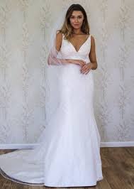 Wedding Dresses For Hourglass Shaped Brides Wedding Dresses Wedding Dress Fabrics Dresses