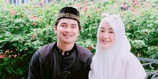Koleksi video alvin faiz terbaru. Sandal Alvin Faiz Dicibir Gara Gara Mirip Wedges Larissa Chou Klarifikasi Kapanlagi Com