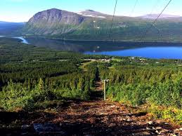 3borgafjäll är känd för fina skidbackar, utsikten mot det mäktiga fjället. Borgafjall Borgafjallstugor Se