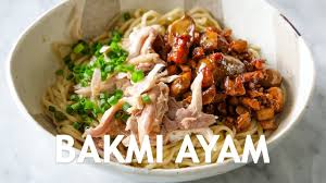 Penjual mie ayam umumnya melelehkan lemak ayam dalam jumlah banyak untuk kemudian ditaruh dalam botol. Resep Mie Ayam Special Legendary Recipe Youtube
