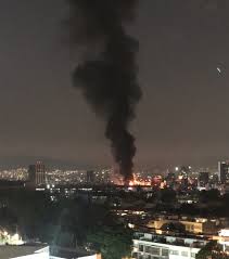 La tarde de este lunes se reportó un incendio en un negocio de polanco, en la ciudad de méxico (cdmx). Incendio En Avenida Universidad De Cdmx Causa Desalojo De 500 Personas