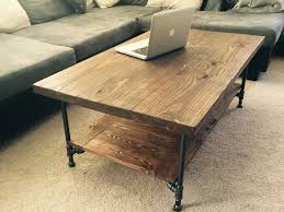 Mesa De Centro De Tubo De Madera Rustico Por Grandletters En Etsy Wood Coffee Table Rustic Rustic Wood Coffee Table