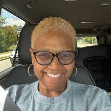 Lavonne Davis's Instagram, Twitter & Facebook