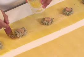 Ravioles Au Foie Gras Et Sauce Aux Champignons Par Academie Du Gout Foiegrasrecettemaison Des Ravioles Faites Maison Au Foie Gras U Pilzsauce Ravioli Brunch