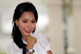 Pelakon lana nodin menafikan suaminya, mohd daud mckienzie menjadi pembuli jalan raya dan bersikap kurang ajar seperti disebarkan menerusi rakaman video. Lana Nodin Jelajah 30 Negara Kerana Suami Hiburan Mstar