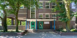 File Schule Auf Der Veddel Hamburg Veddel Slomanstrasse 10 12 Eingange 1 13033 Ajb Jpg Wikimedia Commons