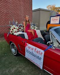 Another homecoming parade for two gorgeous sisters!! Seminary Homecoming  ❤️🤍💙 @mikalamccoy