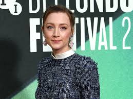 كريستينا مكفرسون (ليدي بيرد) من كبار طلاب المدرسة الثانوية؛ وهي شخصية تتوق دومًا للمغامرة، التطور، والفُرص التي يمكن. Ø¬Ø±ÙŠØ¯Ø© Ø§Ù„Ø¬Ø±ÙŠØ¯Ø© Ø§Ù„ÙƒÙˆÙŠØªÙŠØ© Lady Bird ÙÙŠÙ„Ù… Ù…Ø°Ù‡Ù„ ÙŠØ­Ù„ Ù‚ Ø¹Ø§Ù„ÙŠØ§