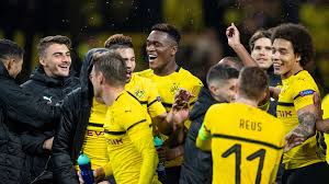 It shows all personal information about the players, including age, nationality, contract duration and current. Lukisan Indah Lucien Favre Di Borussia Dortmund Ligalaga