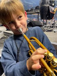 Think he’s got the goods? #likefatherlikeson #trumpet  #pleasedontdropmyfavoritehorn