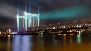 De brug heeft een totale lengte van 1.330 meter en een aantal hoofdoverspanningen, waarvan de langste 89 meter lang is. De Zwijndrechtse Brug Dordrecht Moeten Beter Zichtbaar Worden Stad Nederland Brug