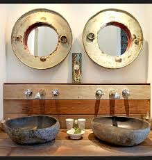 Dans les mois plus chauds, petites mouches entrent dans les maisons et causer une gêne considérable par. De Simples Planches De Bois Brut
