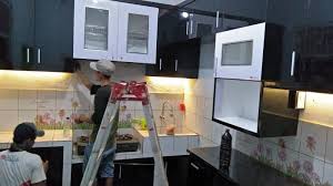 Itulah gambaran biaya yang harus kamu miliki untuk membuat ruang dapur kamu menjadi rapih. Kitchen Set Dapur Modern Hitam Putih Gloss Custom El Arifa El Arifa