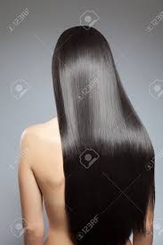Des années 20 à aujourd'hui, le cheveux tiré ne cesse. Vue Arriere D Une Femme Avec De Longs Cheveux Raides Banque D Images Et Photos Libres De Droits Image 48825691