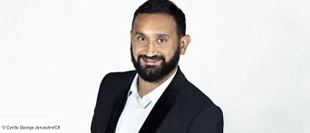Le samedi 24 juillet 2021, cyril hanouna s'est emparé des réseaux sociaux pour monter au créneau contre les voisins . Le Pere De Cyril Hanouna A Obtenu La Legion D Honneur Et Ca Agace Des Internautes Actu Tele 2 Semaines