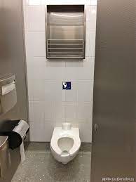 The airport is accessed from the san juan district of hato rey, the island's financial district, via the teodoro moscoso bridge. San Juan Airport Restroom San Juan Airport Hotel Renueva Todos Sus Espacios El Other Airports Close To San Juan Airport