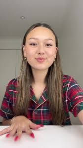 Amber Szekeres's Instagram, Twitter & Facebook