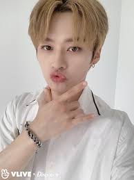 Wallpaper latar belakang lee min ho terbaik untuk perangkat anda yang dibuat oleh penggemar. Stray Kids X Dispatch Straykids ì¤í¸ë ì´í¤ì¦ Leeknow Lee Know Stray Lee Know Stray Kids