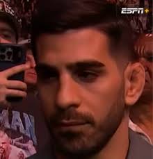 Damn gang you be doing all that trolling looking like Roscoe from Martin  😭😭😭🤣 I promise you I don't want nooo smoke 💨