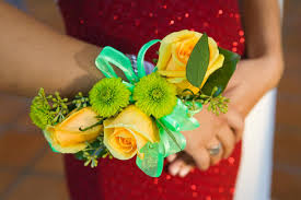Scegli il mazzo di rose rosse adatto per ogni circostanza, per auguri di compleanno e san valentino. Bouquet E Mazzo Di Fiori Per I 18 Anni Consegna A Domicilio