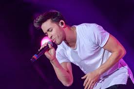 Prince Royce fue acosado por fanática durante su concierto – Radio San  Borja TV