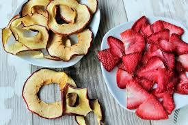 Bitte lassen sie ihr kind mit seinem snack in der hand nie unbeaufsichtigt. Obst Und Gemusechips Selbst Machen Rezept Fur Gesunde Snacks