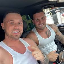 Stream Gymskin & T Tokka