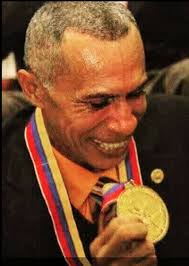 Alguno ha tenido la DESDICHA de ver la transmisión del mundial de atletismo  por Meridiano TV? Por favor que neófitos, babosos e insoportables, cuando  narran y comentan los señores Milagros Rodríguez y