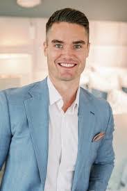 Michelle Blondin's Instagram, Twitter & Facebook