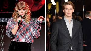 In total taylor swift had 11 boyfriends taylor swift has had at least 8 boyfriends. Taylor Swift Used Boyfriend Joe Alwyn As A Pool Float On The 4th Of July Teen Vogue