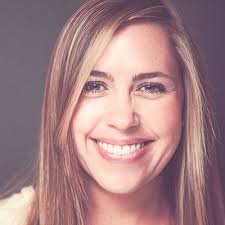 Niki Dolan (@nikid0lan)