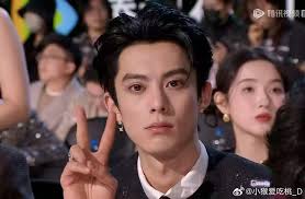 Vương Hạc Đệ "hờ hững" với Ngu Thư Hân, thái độ khác xa năm ngoái