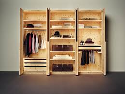 Schrank Aus Zirbe Bietet Stauraum Fur Allerlei Einbauschrank Zirben Schrank