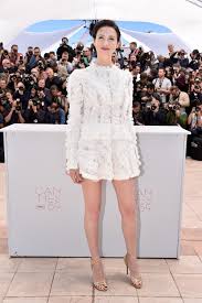 Caitriona balfe is wearing a sylva & cie ring. Money Monster S Caitriona Balfe Wore Louis Vuitton To A Photo Call Every Single Look From The Cannes Film Festival You Just Can T Miss Popsugar Fashion Photo 87