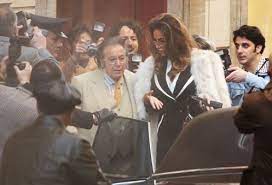 This is the look sported by madalina ghenea on the set of house of gucci, the highly anticipated new film by ridley scott on the murder of maurizio gucci which, barring unforeseen circumstances, will be released in cinemas on november 24, 2021.in an already very rich cast that goes from lady gaga in. Video Madalina Ghenea The Coup Sophia Loren In The Arms Of The Famous Al Pacino The Movie In Which The Two Play Sclate