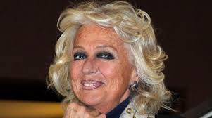 Goggi is also an acclaimed singer and her records have always entered the italian pop charts. Loretta Goggi Compie 70 Anni E 60 Di Carriera Palermomania It