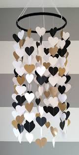 Moms who want their baby girls to wear headbands know the headbands need to be soft and comfortable. Modele Coeur Ce Mobile Mettra De Leclat Dans La Chambre De Votre Tout Petit Lorsquil Y Aura Un Petit Vent Vo Paper Mobile Gold Baby Room Baby Room Decor