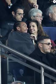 Neymar kimaradt a keretből, büntetésben van / fotó: Barbara Palvin Today On Twitter News Barbarapalvin With Tyga Attend Psg Vs Nantes Game As She Watches Rumoured Footballer Beau Neymar At Psg Game In Paris At The Parc Des Princes