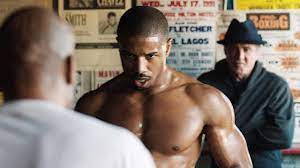 A génjeit azonban örökölte, így philadelphiába utazik, ahol apollo legendás meccset vívott az akkor feltörekvő rocky balboával. Kritika Creed Apollo Fia