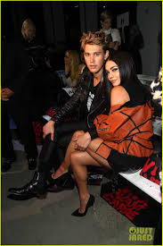 Vanessa Hudgens Austin Butler Jeremy Scott Show 03 Vanessa Hudgens And Austin Butler Vanessa And Austin Vanessa Hudgens