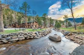 From a 10 mile hike to fishing alongside 4000 ft of the fall river and light shows, we have something for everyone. 12 Best Resorts And Lodges In Estes Park Co Planetware